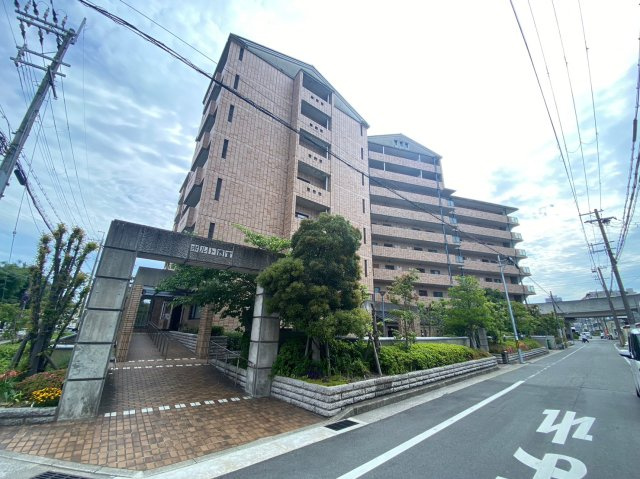 西宮市津門大箇町の賃貸マンションの外観