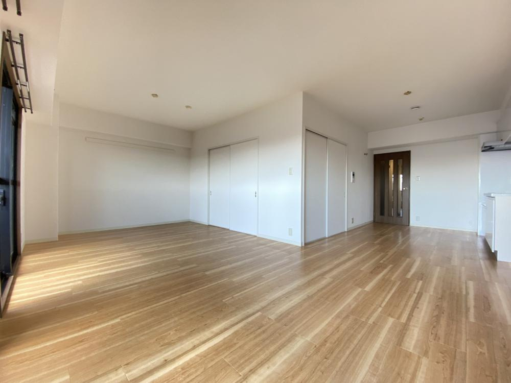 西宮市津門大箇町の賃貸マンションの居間・リビング