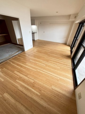 西宮市津門大箇町の賃貸マンションの居間・リビング