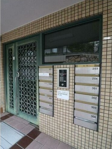 神戸市灘区寺口町の賃貸マンションのエントランス