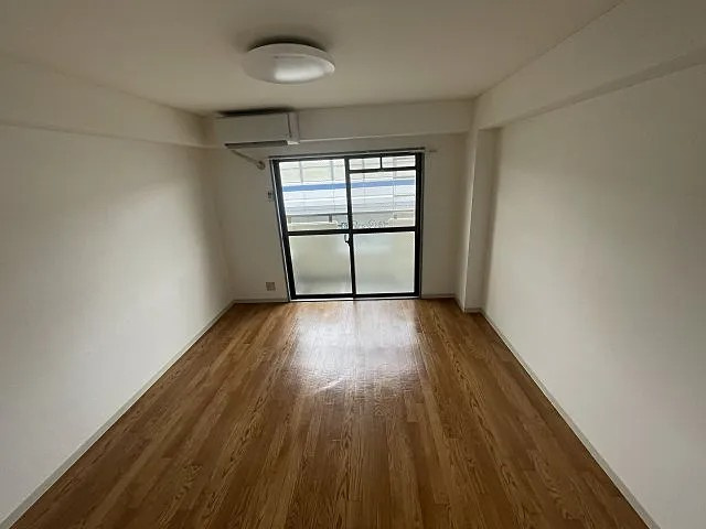 神戸市灘区大石東町５丁目の賃貸マンションの居間・リビング