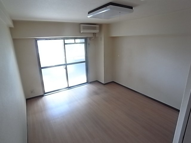 神戸市灘区大石東町５丁目の賃貸マンションの居間・リビング