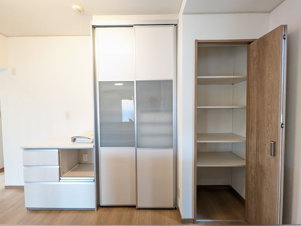 緑区八つ松２丁目戸建の収納|１階：キッチン裏収納
