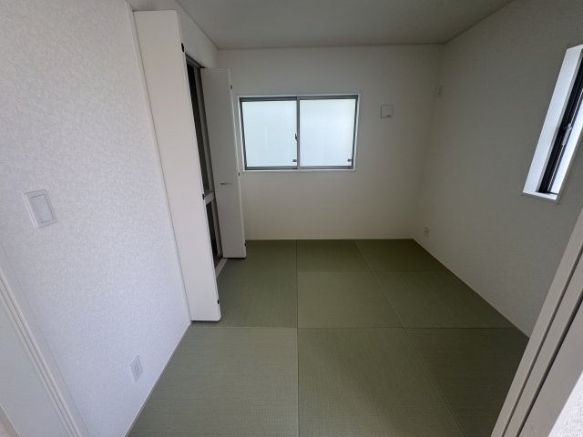 南城市知念安座真　第2（全2棟）ラスト1号棟の和室|1号棟　洋風和室4.5帖＋収納付き♪