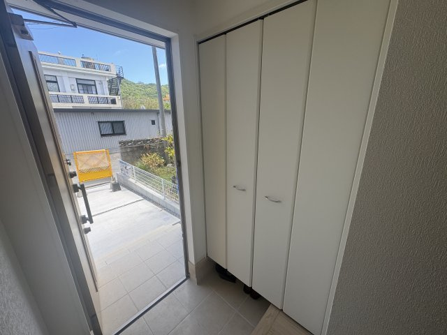 南城市知念安座真　第2（全2棟）ラスト1号棟の玄関|1号棟　十分な収納付き玄関♪