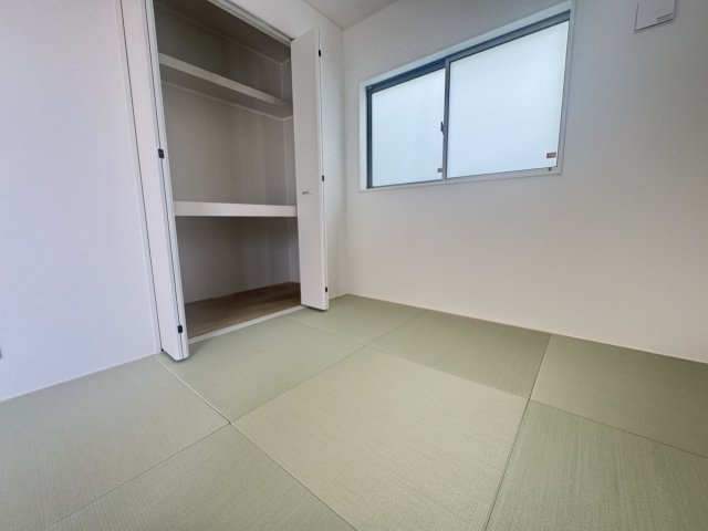 南城市知念安座真　第2（全2棟）ラスト1号棟の和室|1号棟　洋風和室4.5帖＋収納付き♪