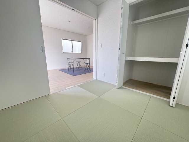 南城市知念安座真　第2（全2棟）ラスト1号棟の和室|1号棟　洋風和室4.5帖＋収納付き♪