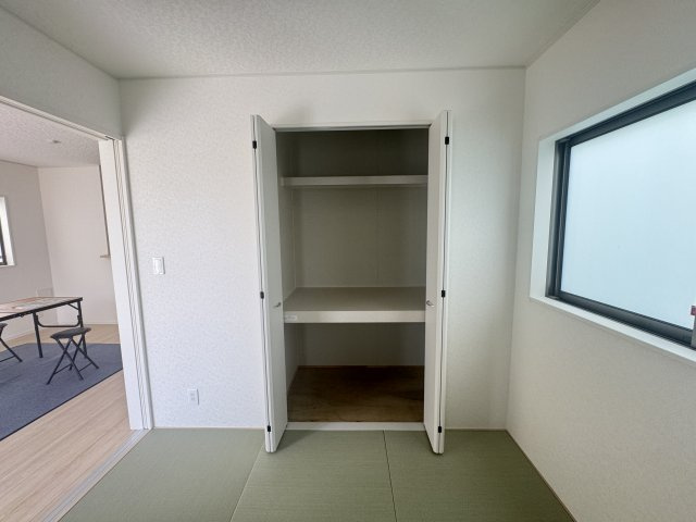 南城市知念安座真　第2（全2棟）ラスト1号棟の収納|1号棟　洋風和室4.5帖＋収納付き♪