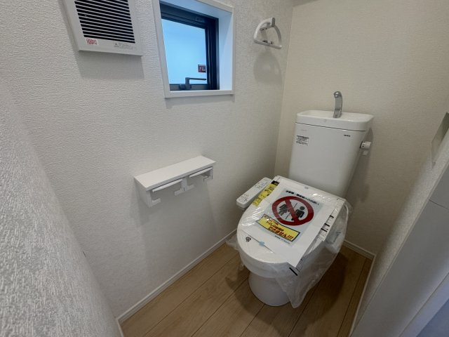 南城市知念安座真　第2（全2棟）ラスト1号棟のトイレ|1号棟　温水洗浄便座♪