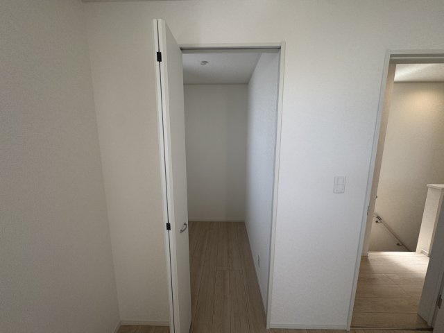南城市知念安座真　第2（全2棟）ラスト1号棟の収納|1号棟　洋室6.7帖＋WIC付き♪