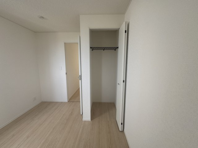 南城市知念安座真　第2（全2棟）ラスト1号棟の収納|1号棟　洋室5.5帖＋CL付き♪