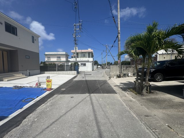 南城市知念安座真　第2（全2棟）ラスト1号棟の前面道路含む現地写真|※南側公道4.2m～5.2m♪