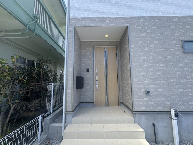 南城市知念安座真　第2（全2棟）ラスト1号棟の玄関|1号棟　スマートキー付き♪