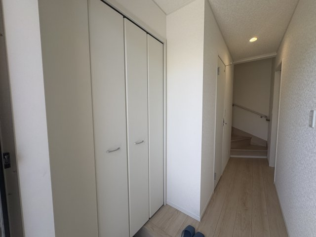 南城市知念安座真　第2（全2棟）ラスト1号棟の玄関|1号棟　十分な収納付き玄関♪