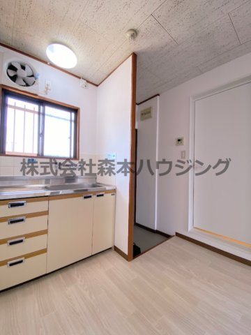 【居間・リビング】 | 　WESTヒルズ御堂 | 使いやすいキッチンスペースです