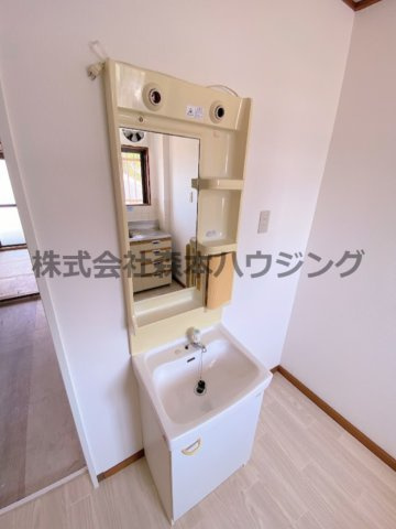 【独立洗面台】 | 　WESTヒルズ御堂 | 独立洗面化粧台が付いています