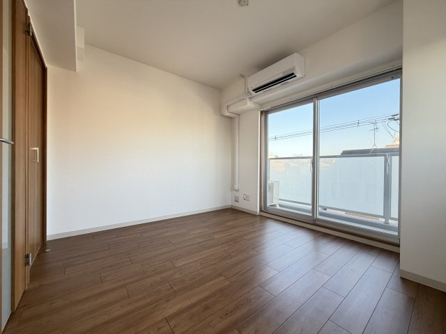 千葉・住吉の洋室