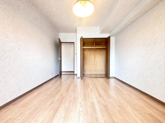 ドマーニ住吉の洋室|◇約8.1帖の洋室となります。