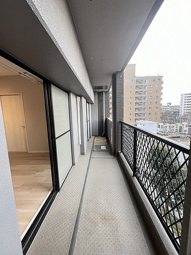アンピール六本松のバルコニー