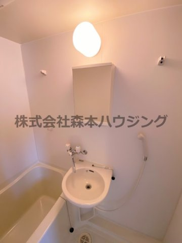 【洗面所】 | 　WESTヒルズ御堂 | 洗面所です