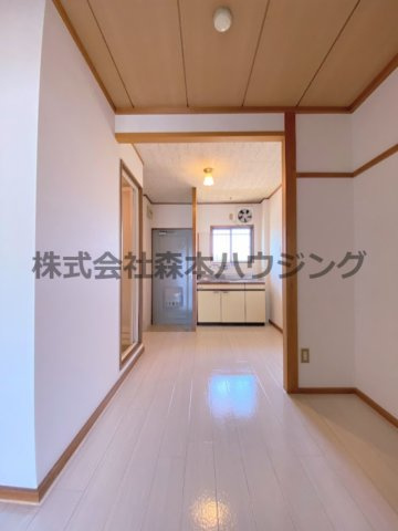 【居間・リビング】 | 　WESTヒルズ御堂 | 使いやすいリビングです