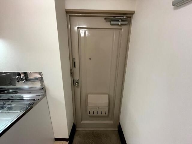 中央ハイツの玄関