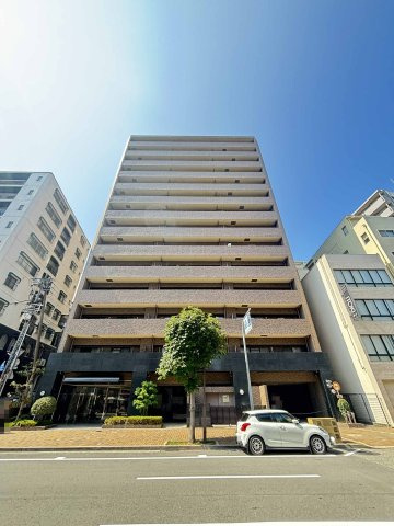 リーガル神戸下山手の外観|地上14階建て・RC/SRC造の重厚感ある佇まい