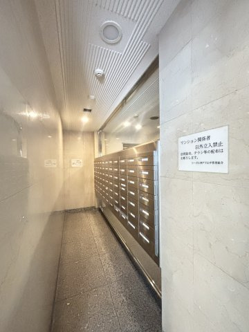 リーガル神戸下山手の設備|プライバシーと防犯性に配慮された、ダイヤルロック式の集合メールボックス