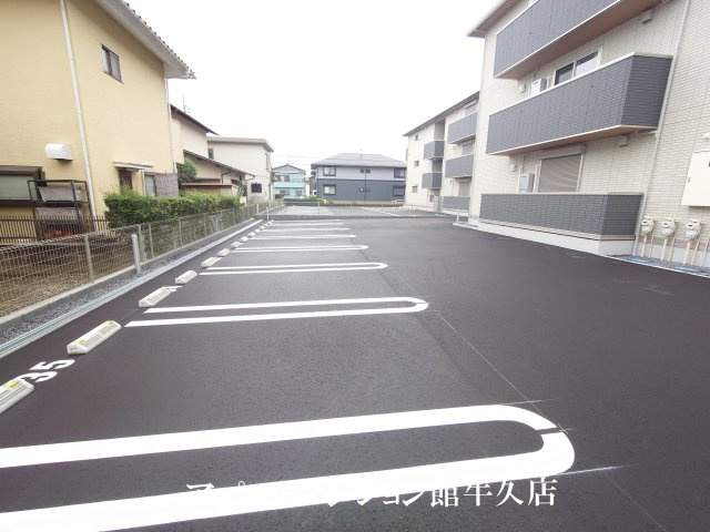 トリシア花水木 Mの駐車場