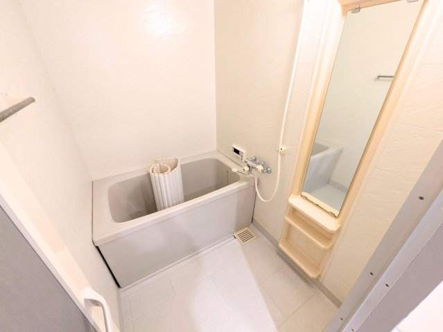 サンクレスタ緑町の浴室|落ち着いたトーンの清潔感あるバスルーム。日々の疲れを癒やし、ゆったりと寛げる空間です。