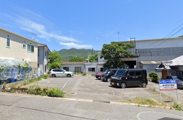 吉浦新町ガレージの外観