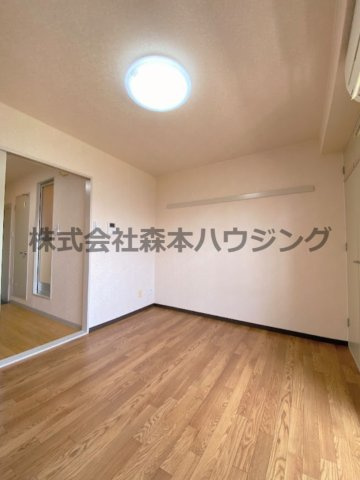 【洋室】 | 　エステートTSUKUI | ゆったりした洋室です