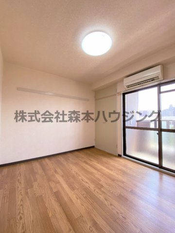【洋室】 | 　エステートTSUKUI | 使い勝手のいい洋室です