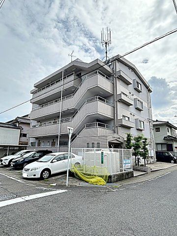 ヴイラージュ歌里の外観