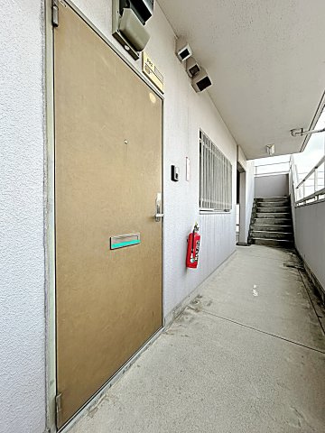 ヴイラージュ歌里の玄関