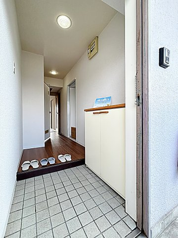 ヴイラージュ歌里の玄関