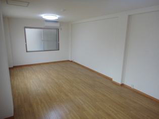 南本町　ビルの寝室