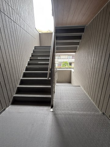 D-ROOM+西町のロビー