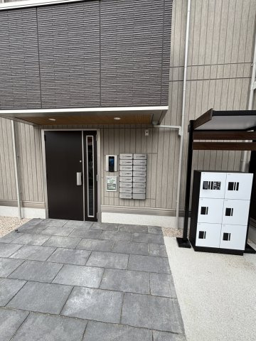 D-ROOM+西町のエントランス