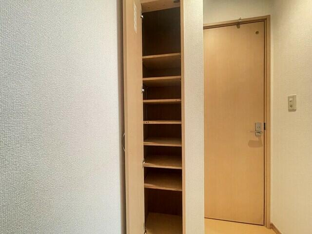 玄関にも収納があり便利です