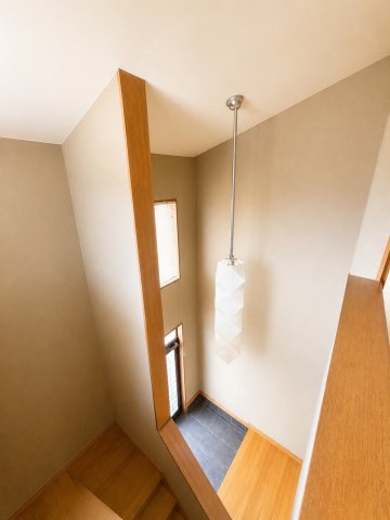 緑区神の倉四丁目戸建のその他|玄関（吹抜）