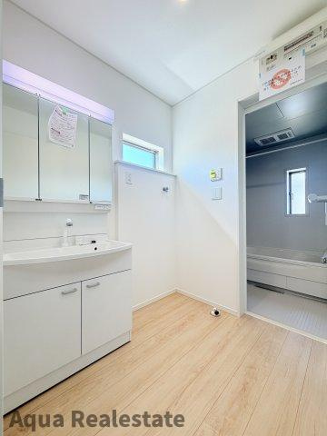 クレイドルガーデン 徳島市末広第4の独立洗面台|独立洗面台、朝の身支度には欠かせません　※画像は同仕様の施工事例です
