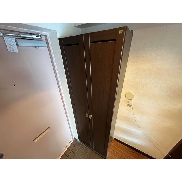 美野マンションの玄関
