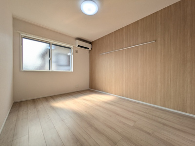 ★木目調のアクセントクロスがおしゃれなお部屋★