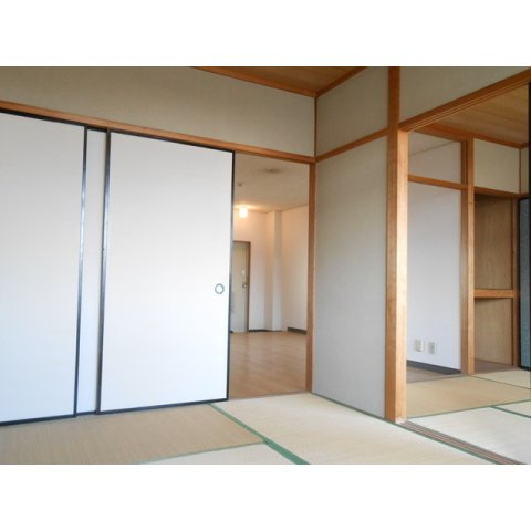 岐阜市本荘西３丁目のアパートの居間・リビング|和室6帖