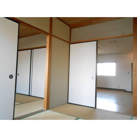 岐阜市本荘西３丁目のアパートの居間・リビング|和室6帖