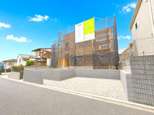 横浜市旭区中沢３丁目の新築一戸建の前面道路含む現地写真|陽当りの良さ、住環境を現地にてご確認下さい！
周辺環境も合わせてご案内させて頂きます！