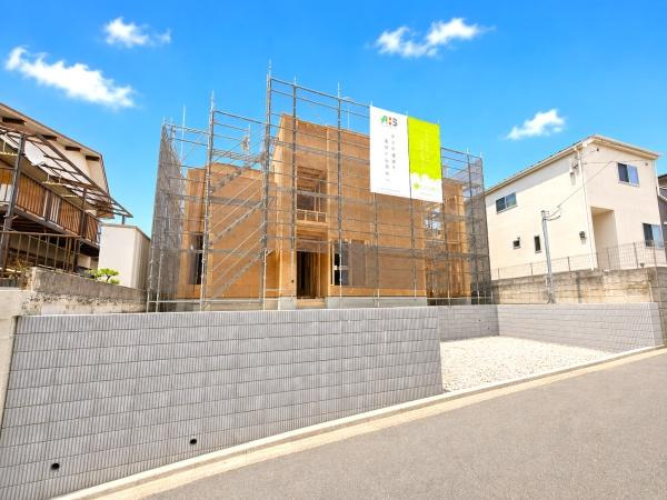 横浜市旭区中沢３丁目の新築一戸建の前面道路含む現地写真|周辺物件、周辺環境も合わせてご案内可能です！
お気軽にお問い合わせください。