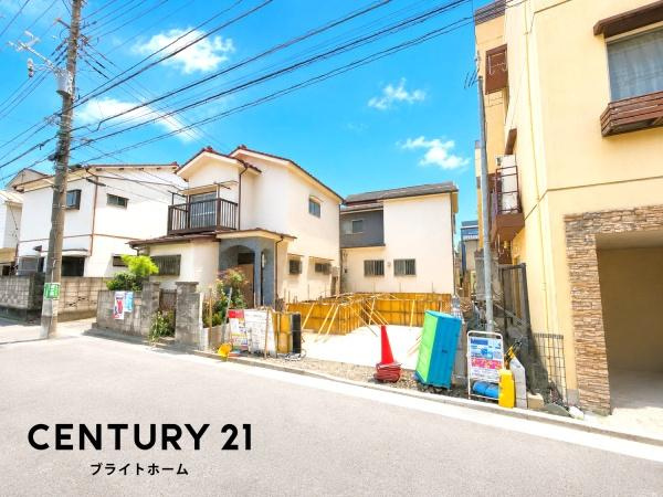 川崎市川崎区東門前３丁目の新築一戸建の前面道路含む現地写真|前面道路が広いので、安心して駐車可能です！
是非現地へお越しください。