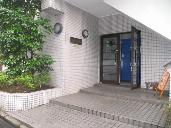 世田谷区玉川２丁目の賃貸マンションのエントランス